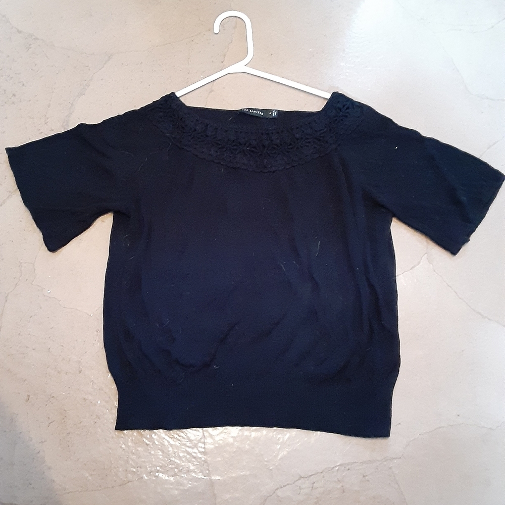 Loose sleeves, tight bottom, very used